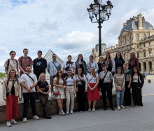FOSBOS Schülerinnen und Schüler erkunden Paris im Sonnenschein